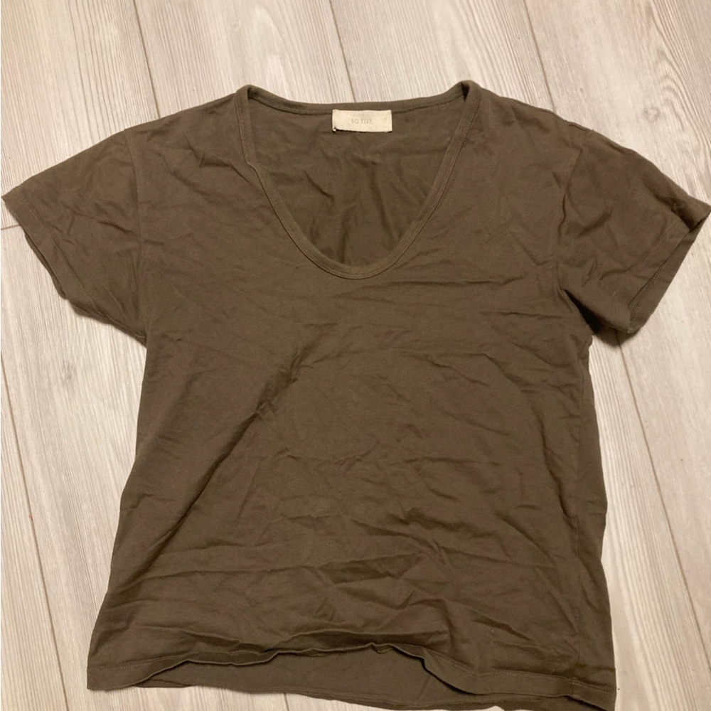 So Elly scoop neck tee in a lovely neutral olive green
